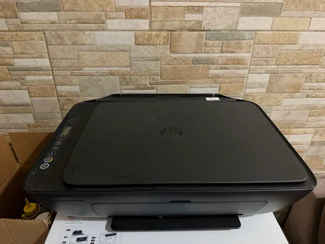 A HP DeskJet Ink Advantage 2874 é uma impressora multifuncional / muito pouco usada.