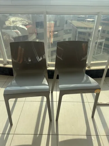 2 Cadeiras Taurus Plasútil Cor Fendi - R$ 340 o Par