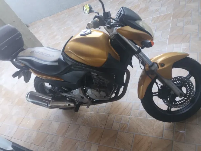 CB 300