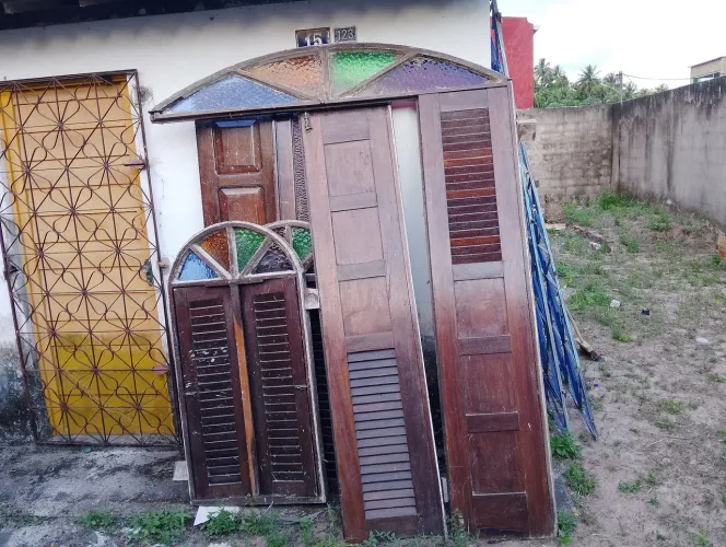 Portas janelas e grades