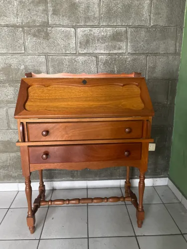 Escrivaninha Retrô, linda de colecionador madeira maciça, muito linda!!!!