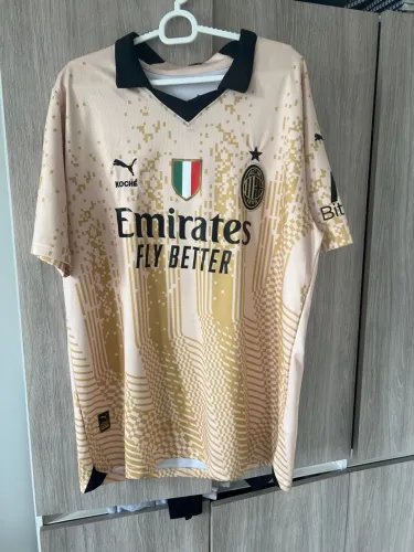 Camisa Milan Bege Champanhe com Dourado 22/23 - Tailandesa Primeira Linha