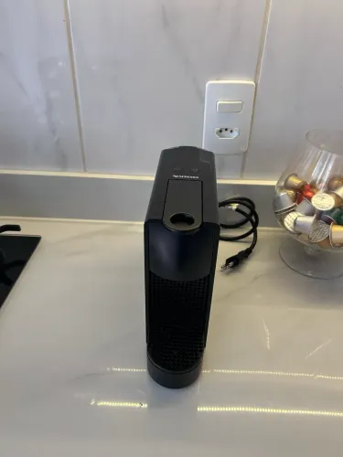 Cafeteira Nespresso Essenza Mini Preta 220V