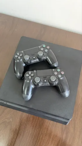PlayStation 4 Slim 1TB + 2 Controles + Câmera + Base Cooler + Jogos