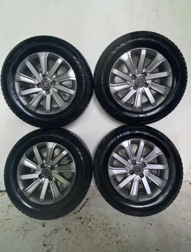 Jogo de rodas c/ pneus estado de novo Fiat Strada 2025 medida 195/65/15R GOODWEAR