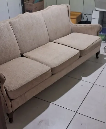 Sofa clássico, pe cabriolete