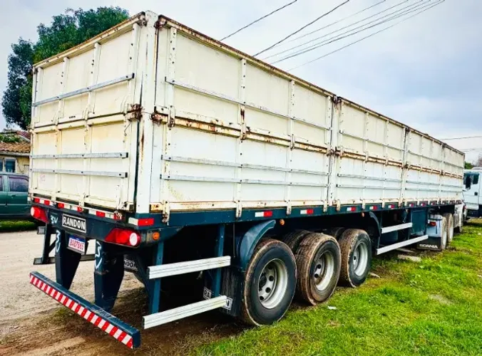 Carreta LS Graneleira 3 eixos ano 2015 c/ Pneus Otimo estado em Curitiba c/ Laudo Cautelar
