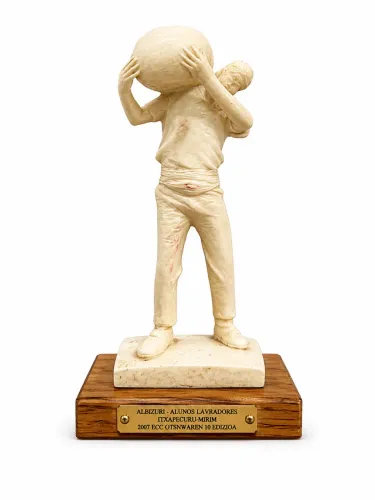 Escultura Artesanal Trabalhador Rural em Pedra Decorativa