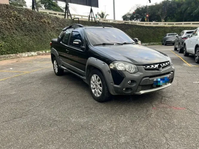 Fiat Strada Adventure1.8/ 1.8 Locker Flex CD 2015