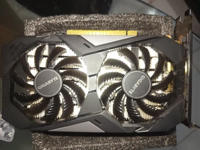 GTX 1650 4GB Gigabyte- Muito bem conservada