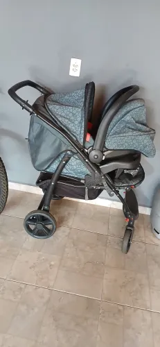 Carrinho de bebê + bebê conforto