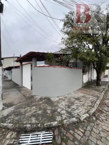 Casa em BNH - Magé