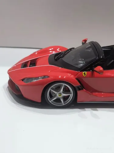 LaFerrari Burago Escala 1:24