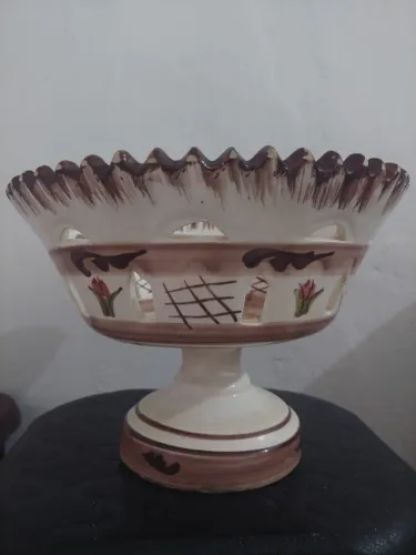Fruteira antiga em perfeito estado
