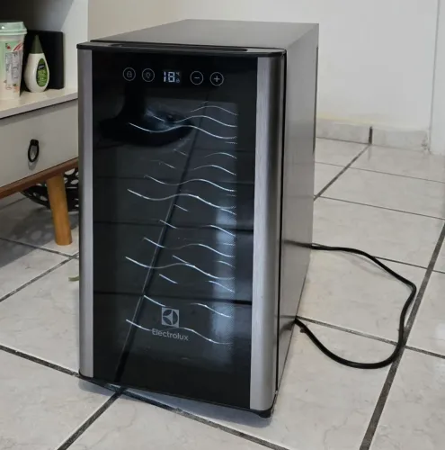 Adega 8 garrafas Electrolux