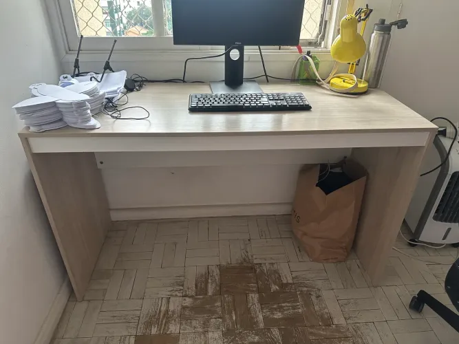 Escrivaninha Tok Stok em perfeitas condições