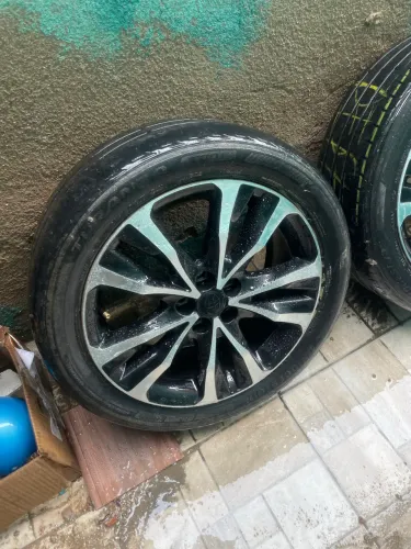 Jogo de rodas com pneus original Toyota Corolla 