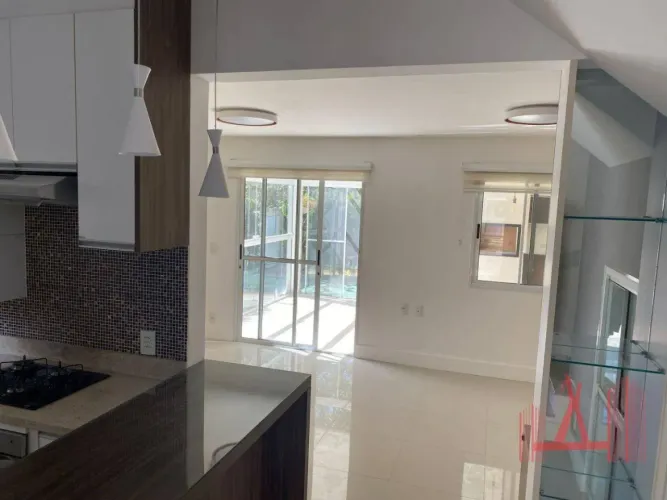 Casa Sobrado em Condomínio para Locação com 3 dormitórios, 2 vagas de garagem, com 115 m² 