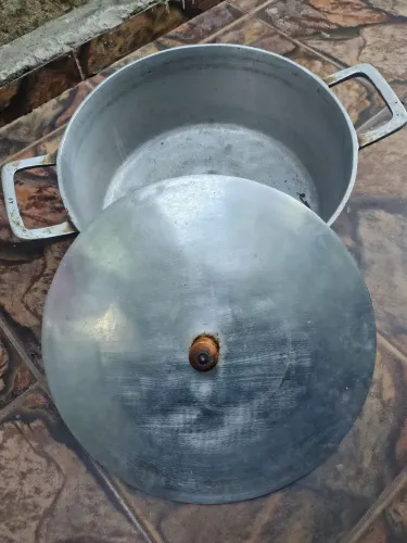 Panela de alumínio batido 