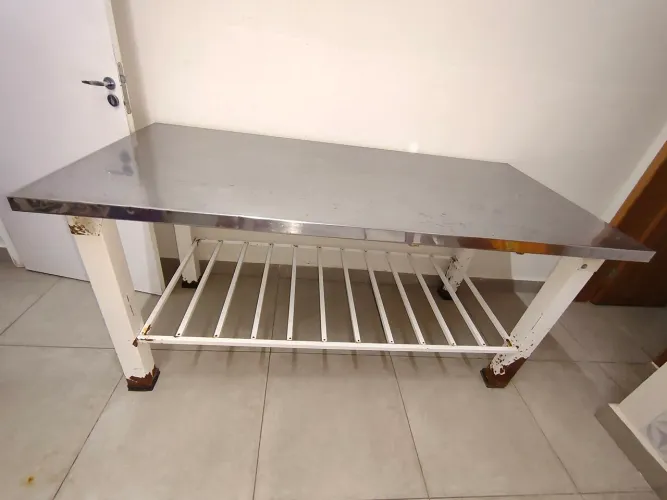 Mesa de inox.