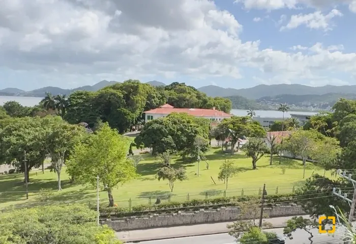 Apartamento à venda na Agronômica - Florianópolis, com vista mar e excelente localização