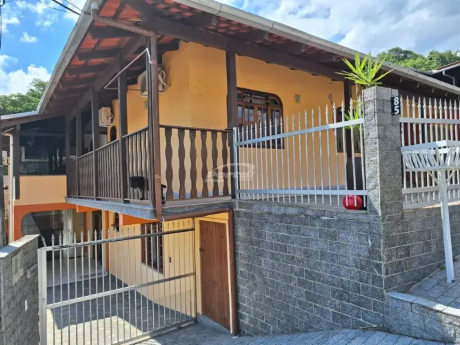 Casa para Locação  Totalmente Mobiliada | Água Verde