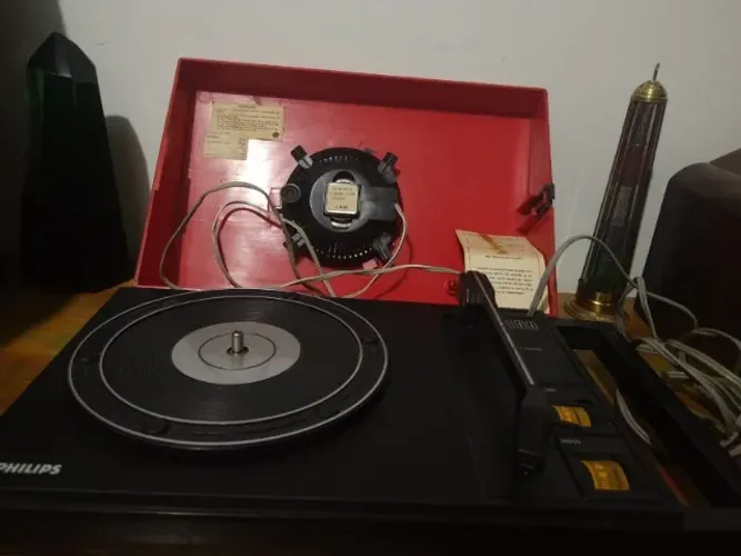 Vitrola, toca disco Phillips