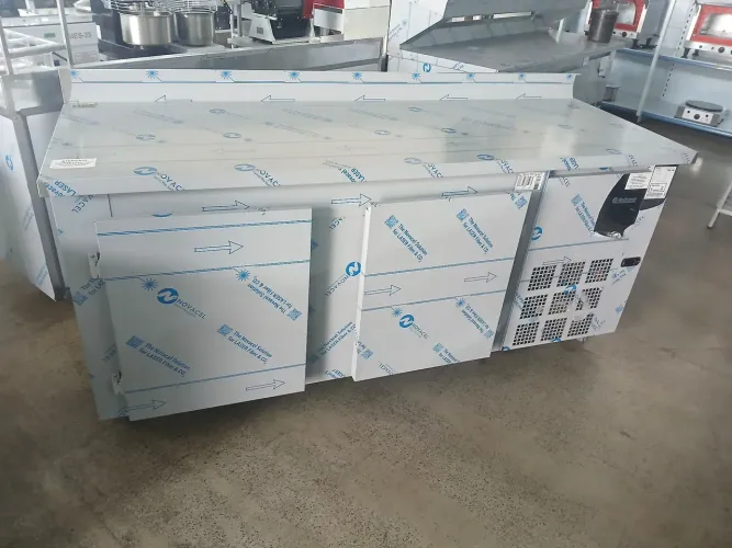 Balcão de Encosto Refrigerado 2,00m 100% Inox GBFE-200