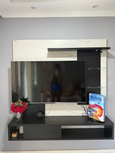 Rack com painel suspenso