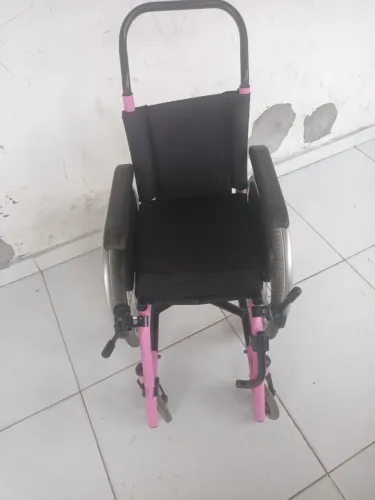 Cadeira de roda pediátrica  