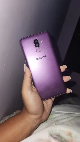 Celular J8 - Em otimas condições 
