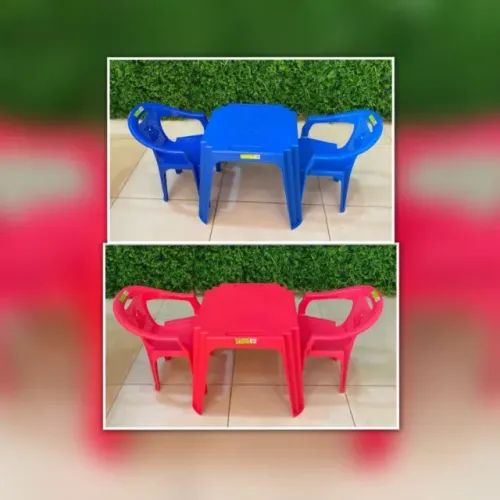 Mesa e cadeira infantil de plástico