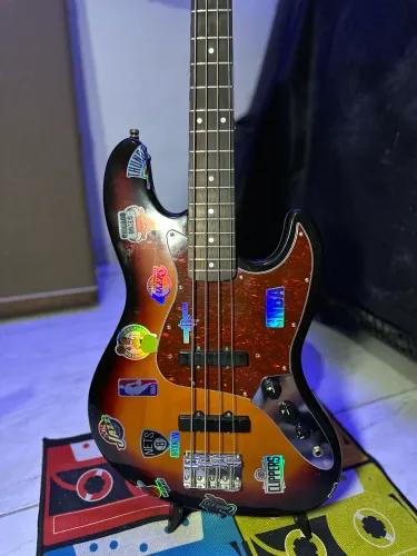 Baixo Fender Luthier 4 c 