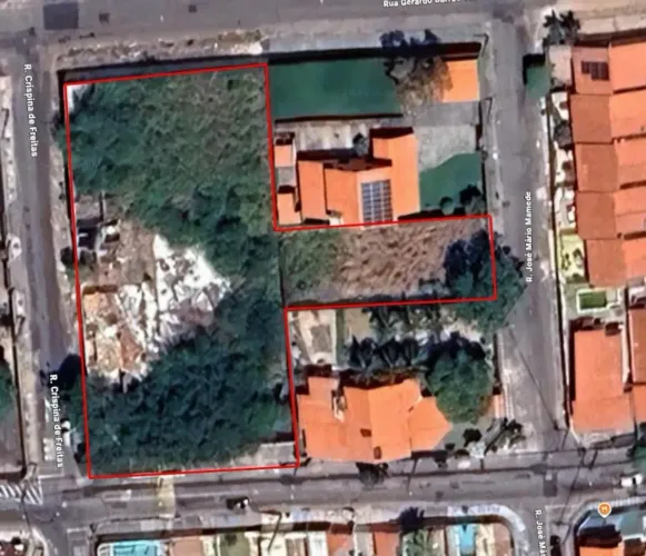 Terreno com 3.720m² plano e aterrado 4 frentes c/ 2 esquinas no Edson Queiroz, atrás Siar