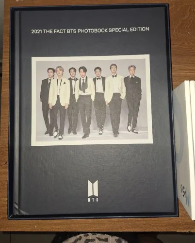 THE PHOTOBOOK BTS 2021 + PHOTOCARDS E ADESIVOS