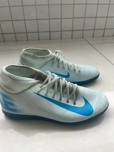 Chuteira de futebol da Nike , Azul de botinha