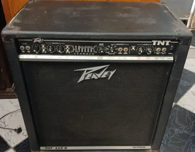 Amplificador de baixo Peavey TNT 115 S