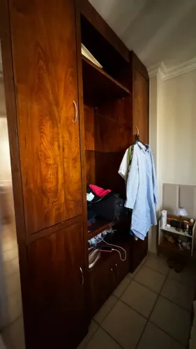 Guarda roupa / Estante