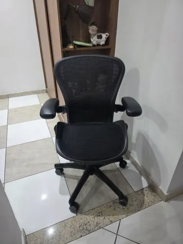 Cadeira de escritório Herman Miller - B