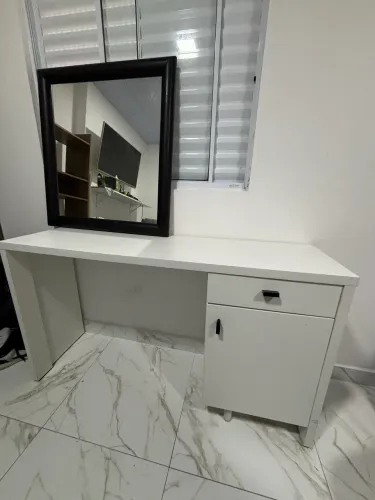 Mesa/escrivaninha para estudos ou manicure