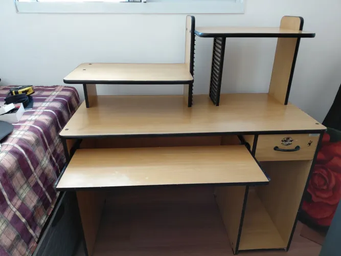 Vendo escrivaninha para computador