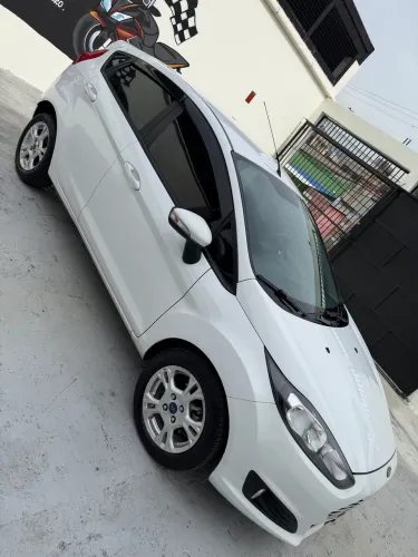 Ford Fiesta 1.6 16V Flex Aut. 5P 2016