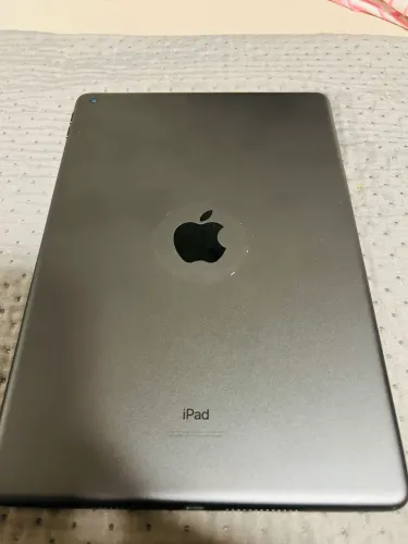 iPad 9 geração 64GB, com caixa e carregador originais.