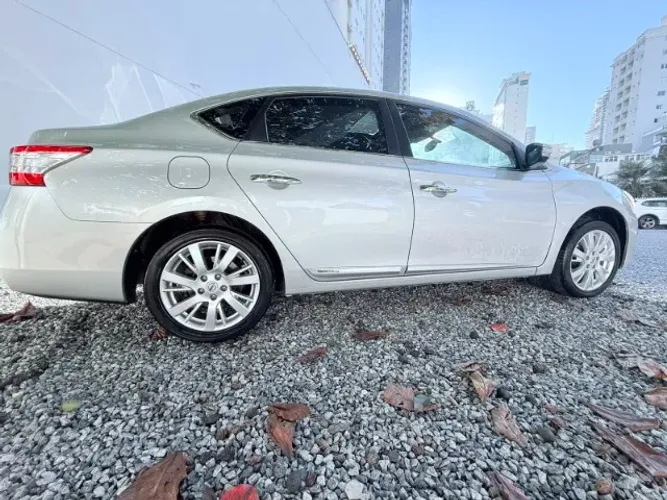 Nissan Sentra SL 2.0/ 2.0 Flex Fuel 16V Aut. 2014