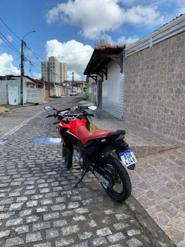 HONDA XRE 300, segundo dono para vender