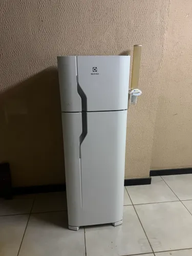 Geladeira Electrolux Cycle Defrost 260L Super Freezer Duplex Branca