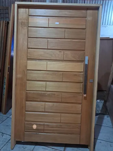 Porta pivotante 128x214mt madeira tauari 
