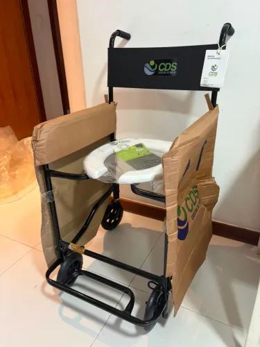CADEIRA DE BANHO COM RODAS 