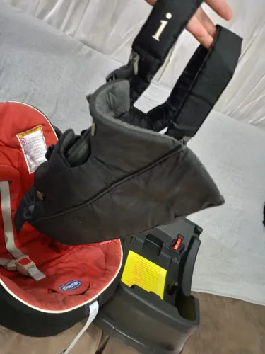 Vendo Bebê conforto + mais Base veícular , Brinde Bolsa  canguru .
