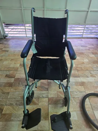 Cadeira de rodas dobrável 